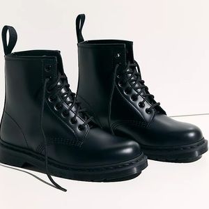 Dr Martens airwaves 1460 black. Womans 10 or Mens 9. NIB